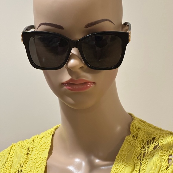 Balenciaga Black Oversized  Sunglasses - Picture 1 of 8